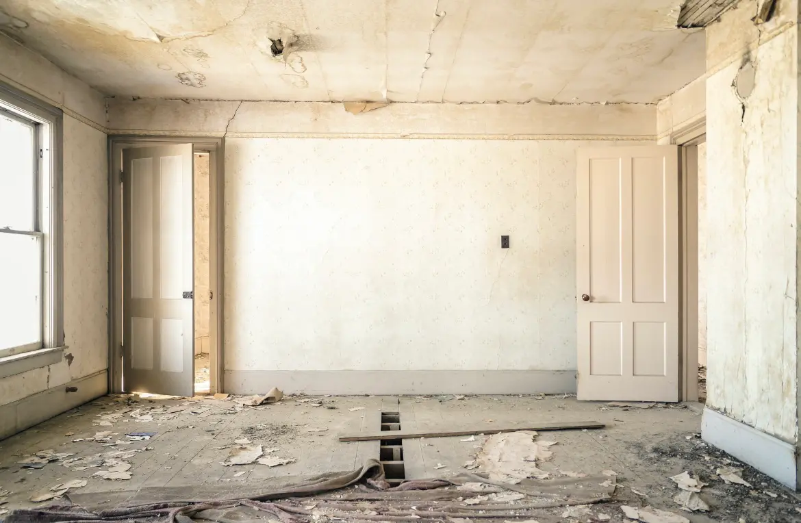 Waste disposal crew managing a cleanout project in Scandia